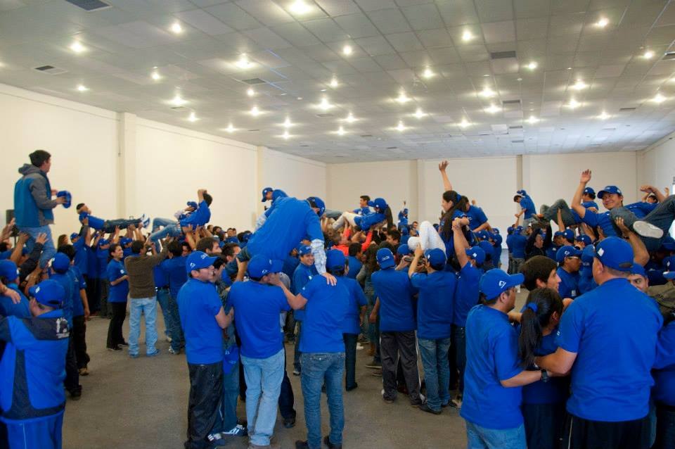 Equipo de una organización participando en una experiencia Humaniza
